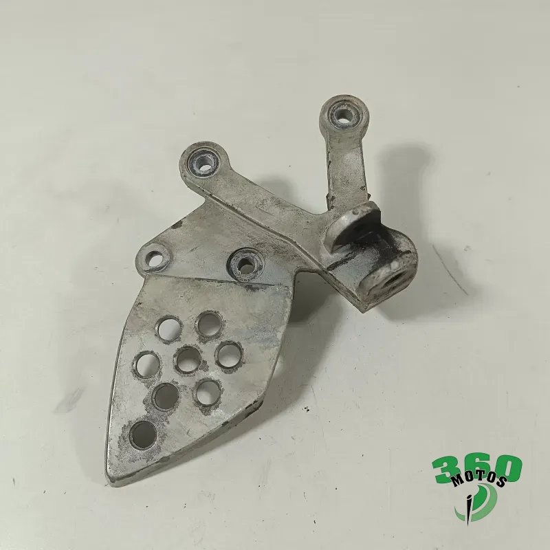 Soporte estribera delantero derecho
