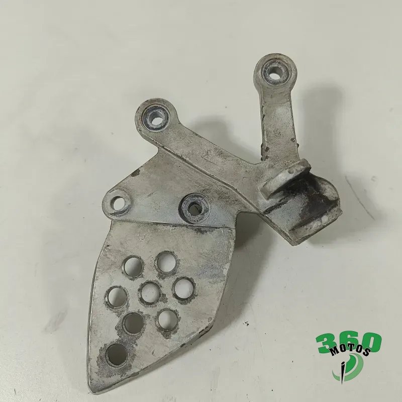 Soporte estribera delantero derecho