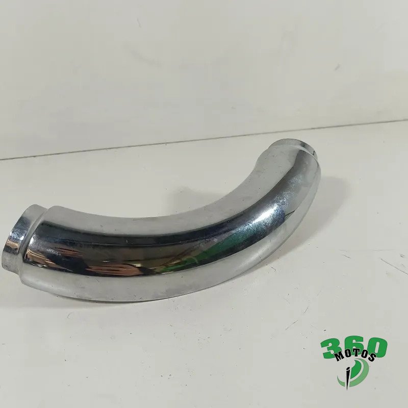 Embellecedor colector trasero