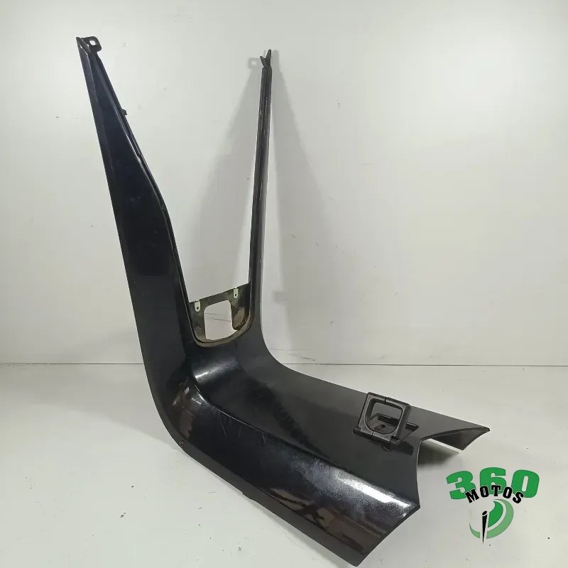 Embellecedor bajo asiento
