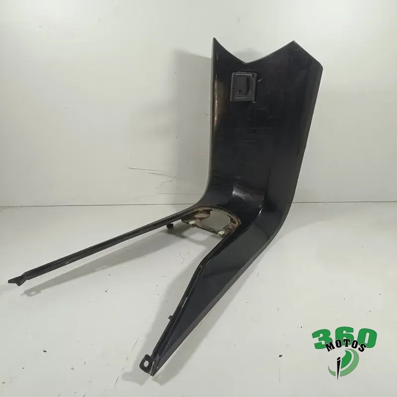 Embellecedor bajo asiento