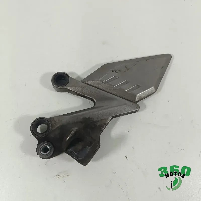 Soporte estribera delantero izquierdo Soporte estribera delantero izquierdo