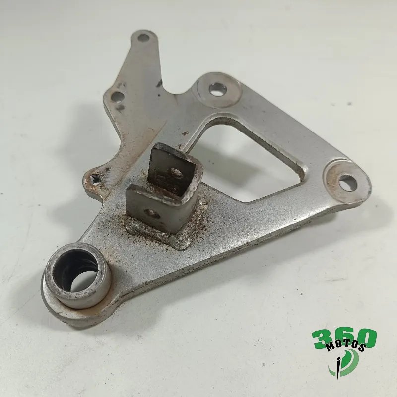 Soporte estribera delantero derecho Soporte estribera delantero derecho