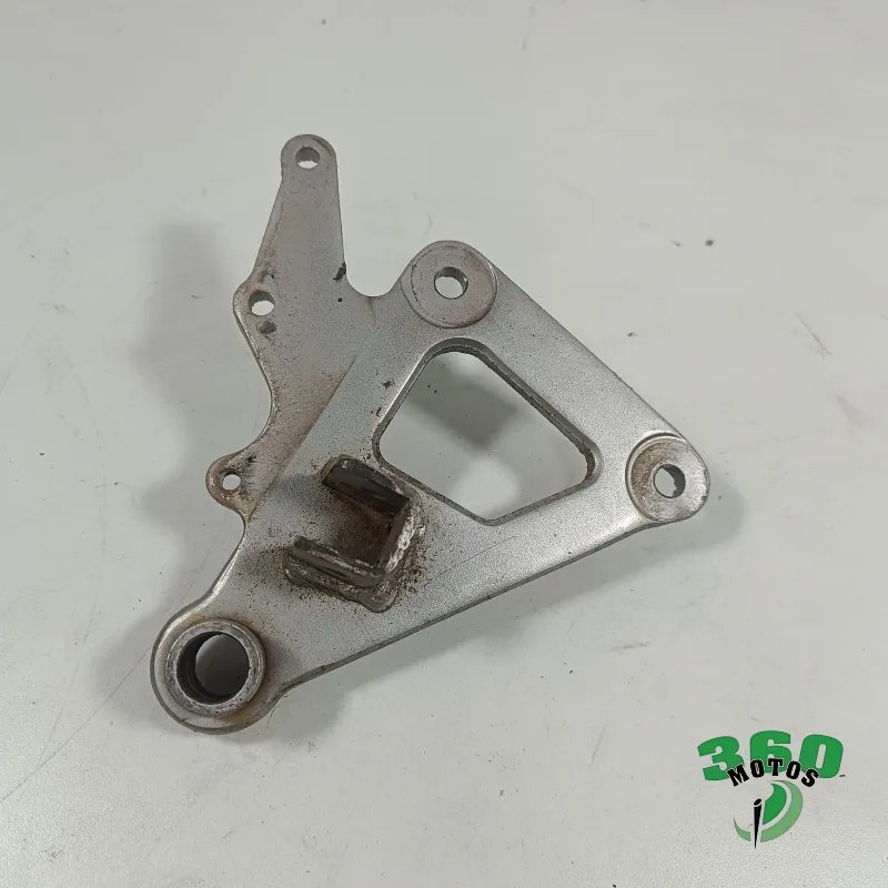 Soporte estribera delantero derecho Soporte estribera delantero derecho