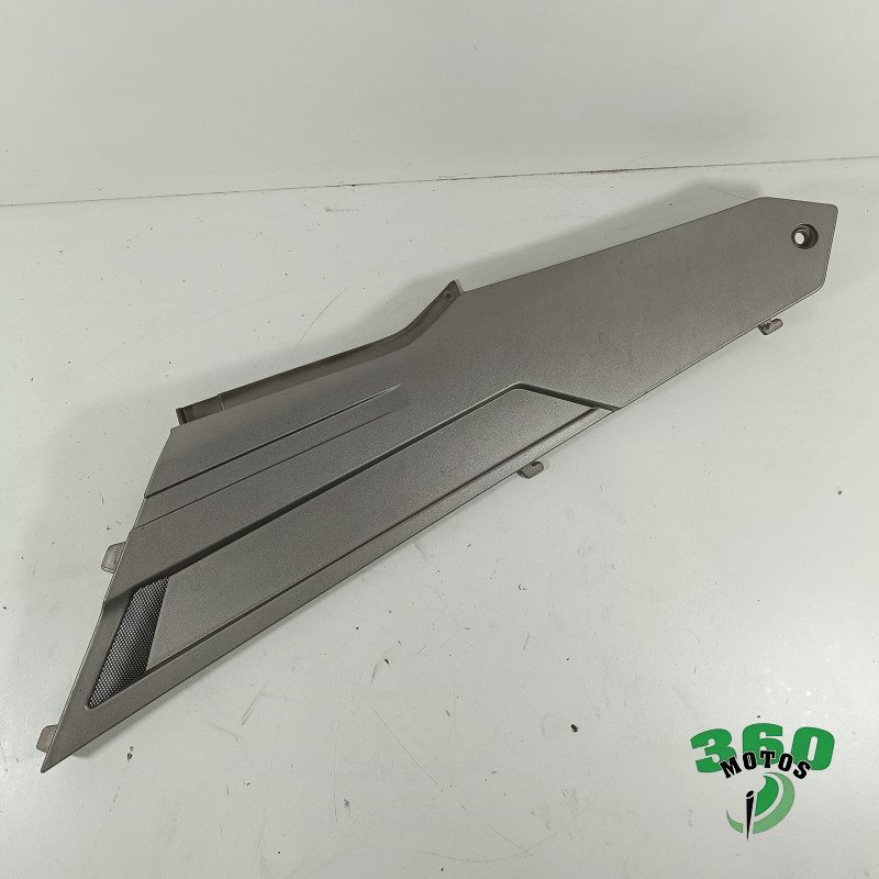 Cacha bajo asiento izquierda Cacha bajo asiento izquierda