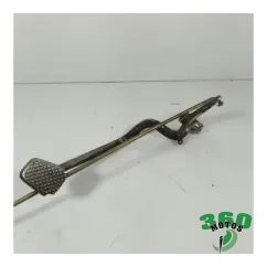 Pedal freno trasero