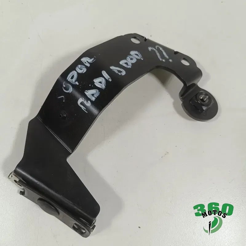 Soporte embellecedor deposito derecho Soporte embellecedor deposito derecho