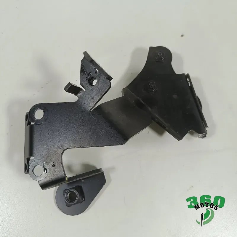 Soporte embellecedor deposito izquierdo Soporte embellecedor deposito izquierdo