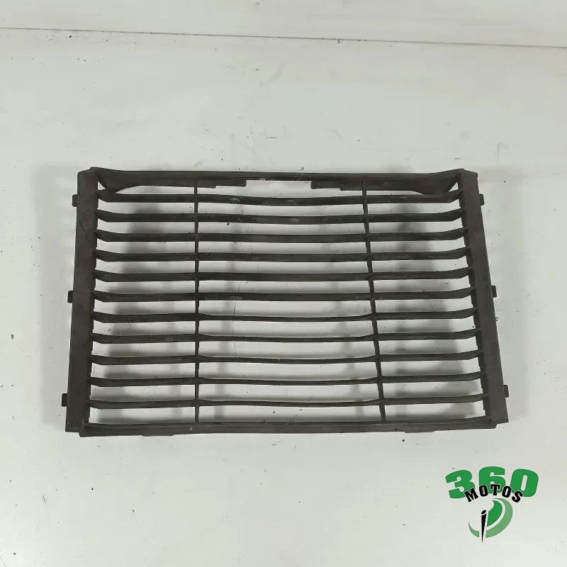 Embellecedor radiador agua