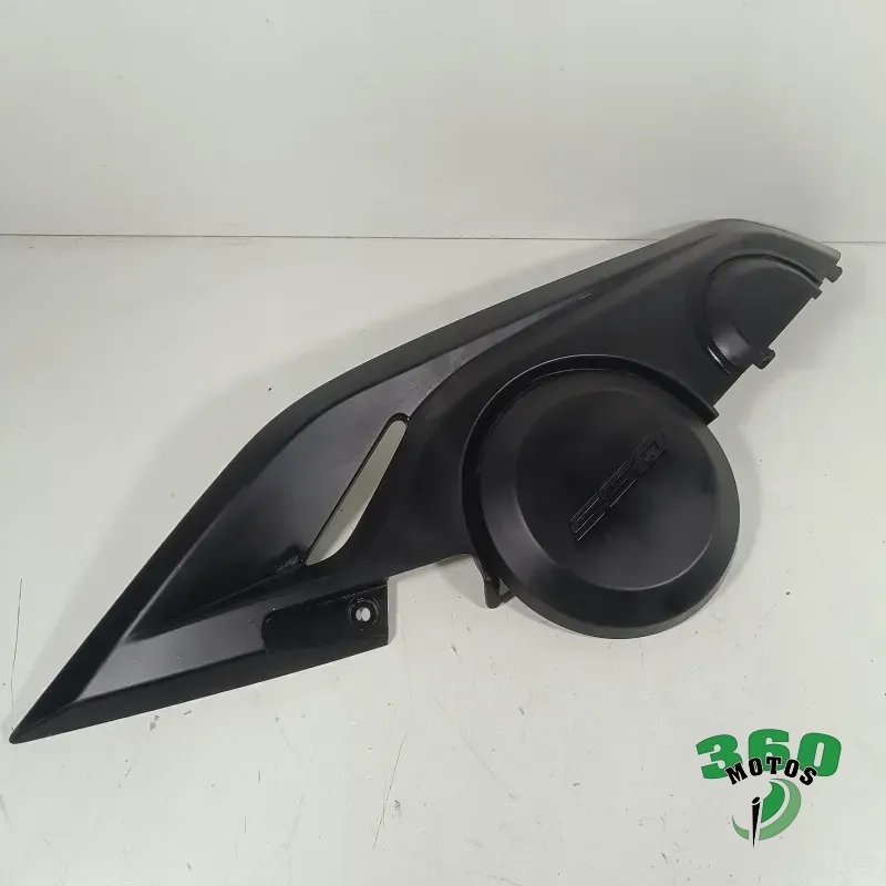 Embellecedor motor Derecho