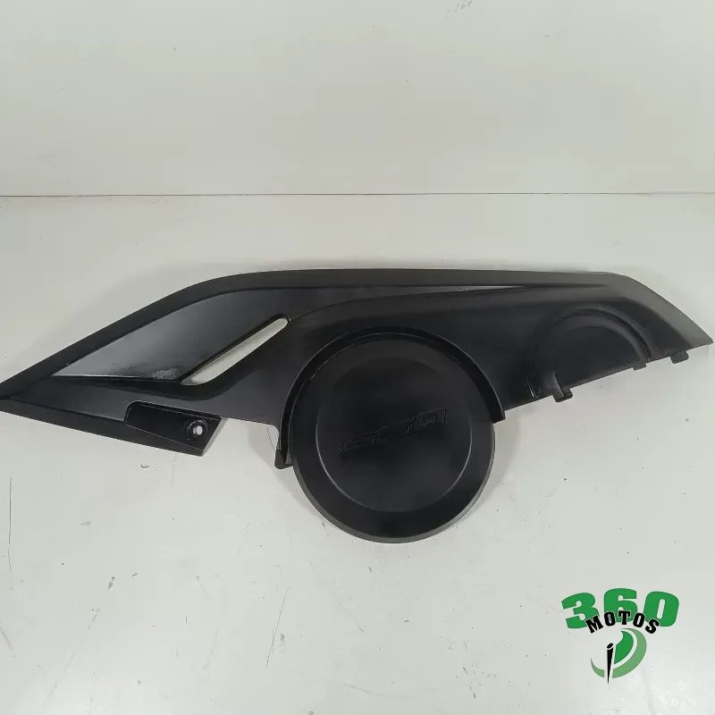 Embellecedor motor Derecho