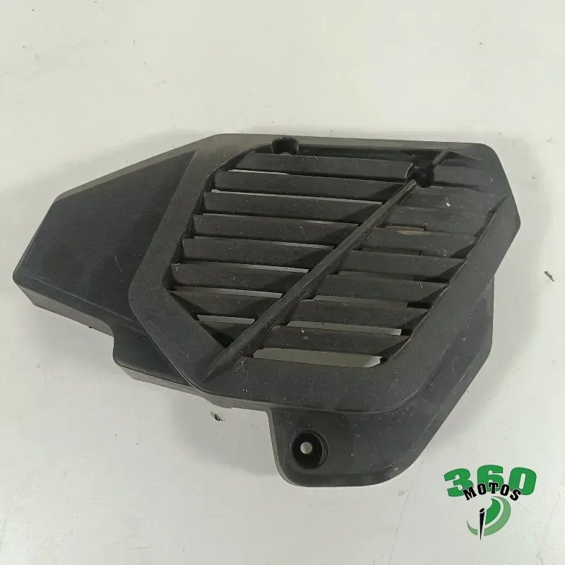Embellecedor radiador agua