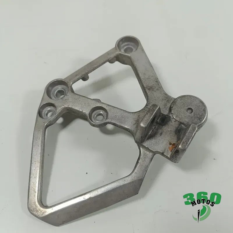 Soporte estribera delantero derecho