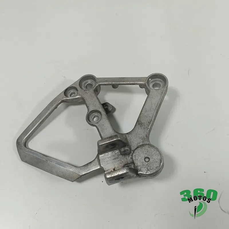 Soporte estribera delantero derecho