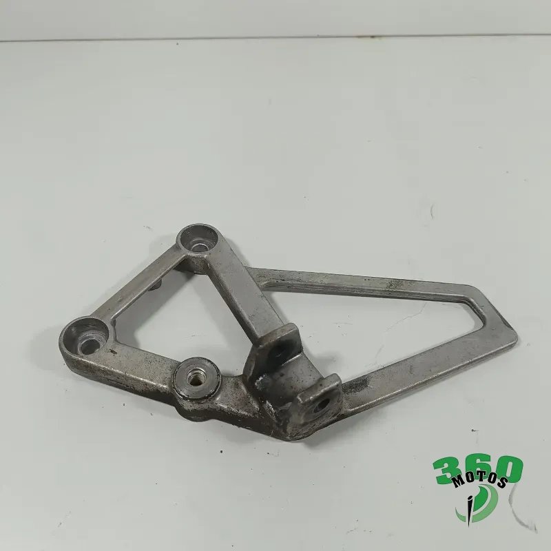 Soporte estribera delantero izquierdo