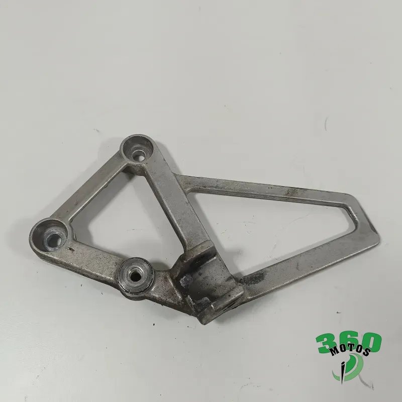 Soporte estribera delantero izquierdo