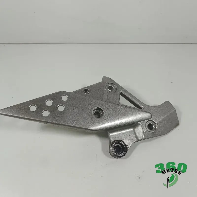 Soporte estribera delantero derecho