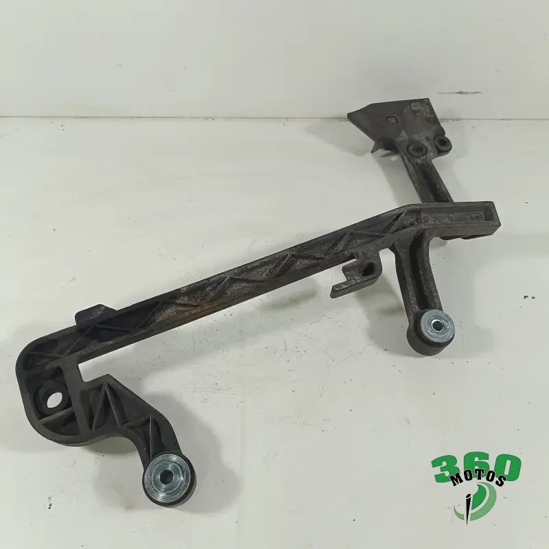 Soporte maleta derecho Soporte maleta derecho