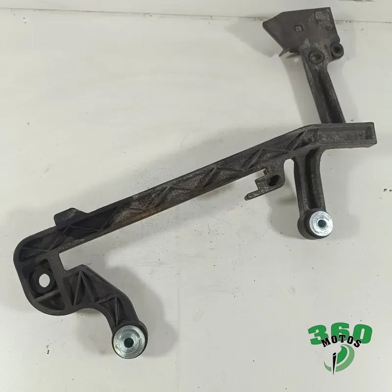 Soporte maleta derecho Soporte maleta derecho
