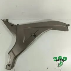 Embellecedor bajo cacha derecha