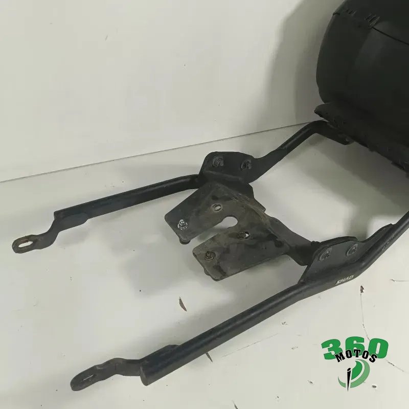 Baúl trasera SHAD con herrajes y parrilla SUZUKI GSX 125 S 2018 - 2020 Baúl trasera SHAD con herrajes y parrilla SUZUKI GSX 125 S 2018 - 2020