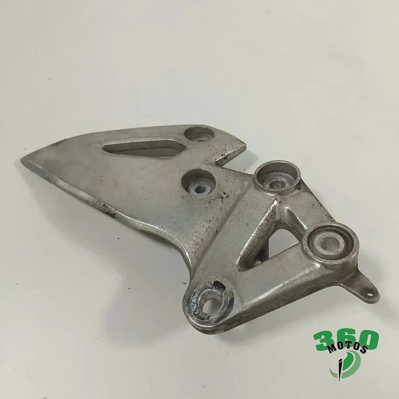 Soporte estribera delantero derecho SUZUKI GSX 125 S 2018 - 2020