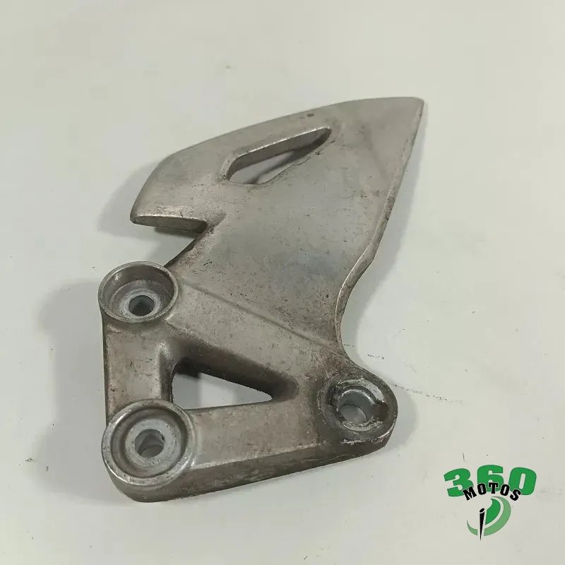 Soporte estribera delantero izquierdo SUZUKI GSX 125 S 2018 - 2020