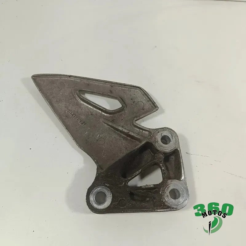 Soporte estribera delantero izquierdo SUZUKI GSX 125 S 2018 - 2020