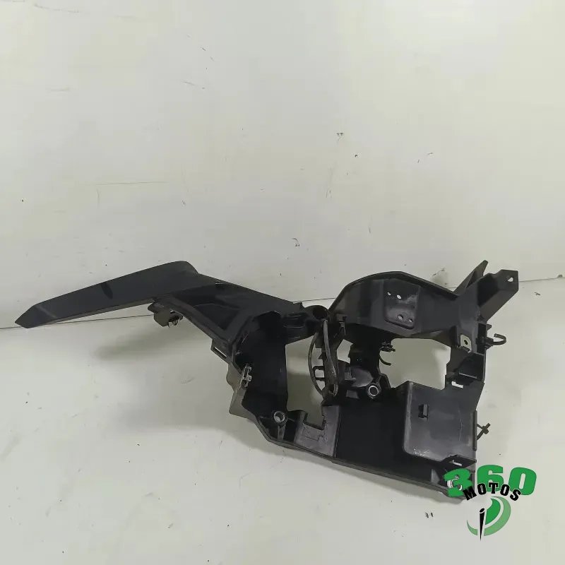 Soporte faldón izquierdo Soporte faldón izquierdo