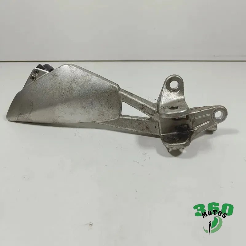 Soporte estribera delantero derecho Soporte estribera delantero derecho