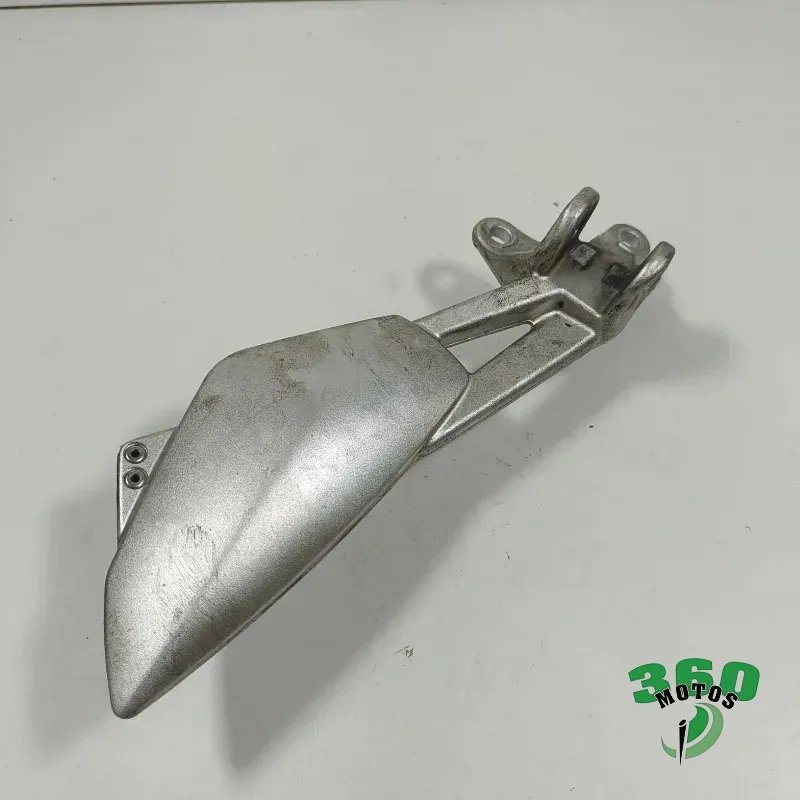 Soporte estribera delantero derecho Soporte estribera delantero derecho
