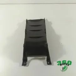 Embellecedor bajo asiento