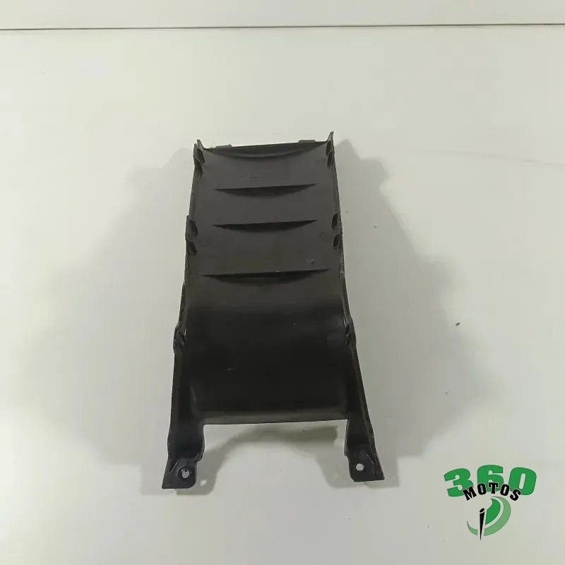 Embellecedor bajo asiento