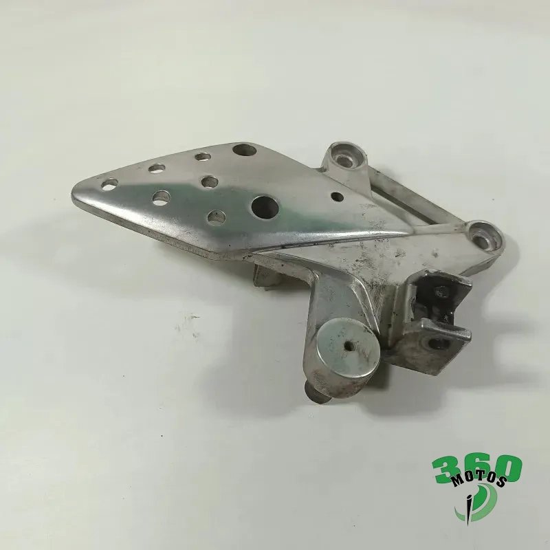 Soporte estribera delantero derecho Soporte estribera delantero derecho
