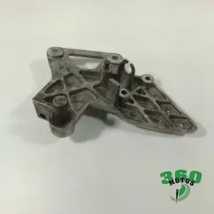 Soporte estribera delantero derecho
