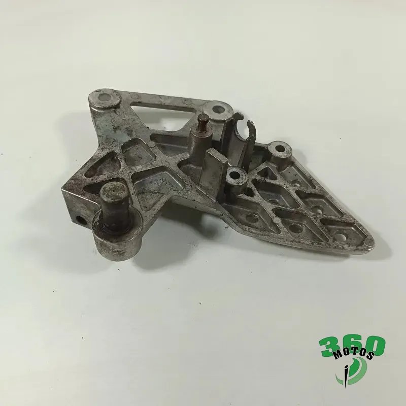 Soporte estribera delantero derecho Soporte estribera delantero derecho