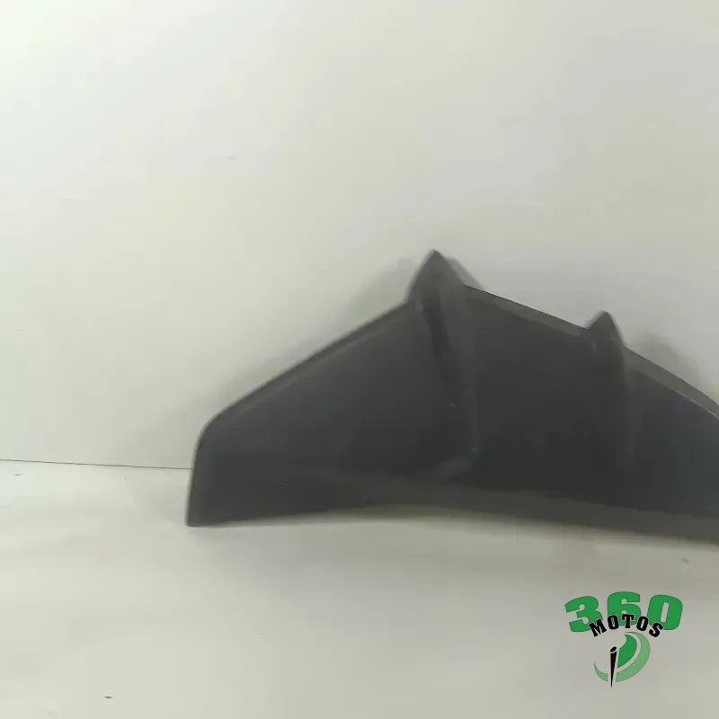Embellecedor radiador derecho