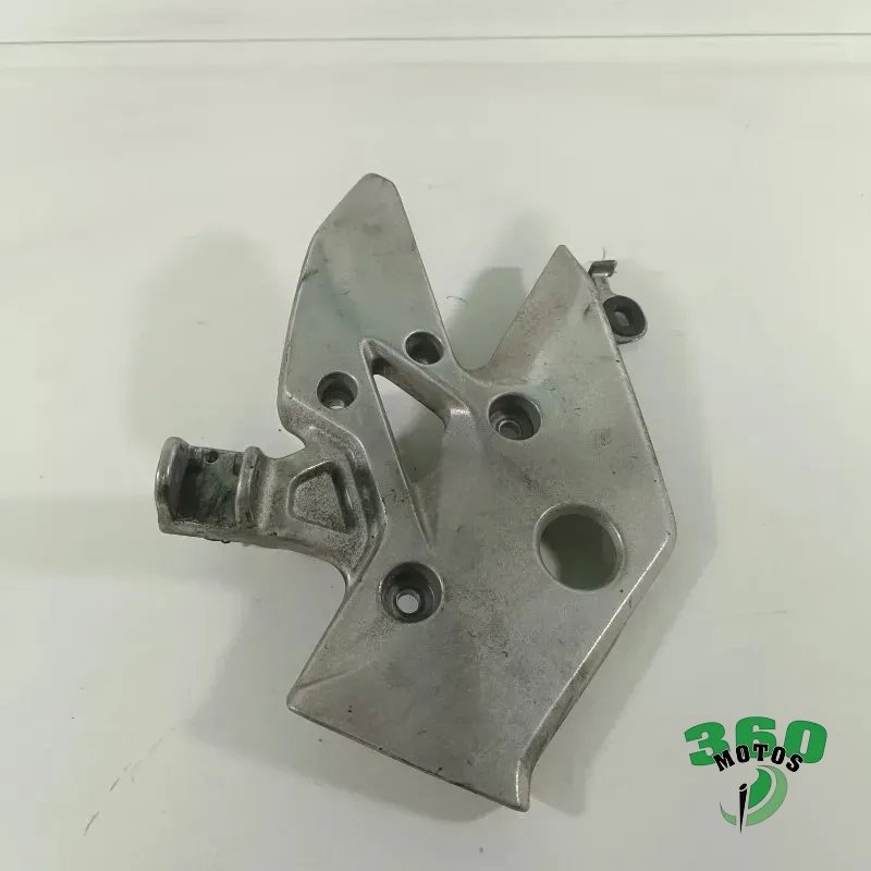 Soporte estribera delantero derecho