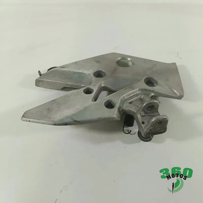 Soporte estribera delantero derecho