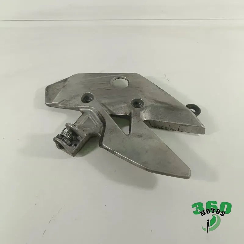 Soporte estribera delantero izquierdo