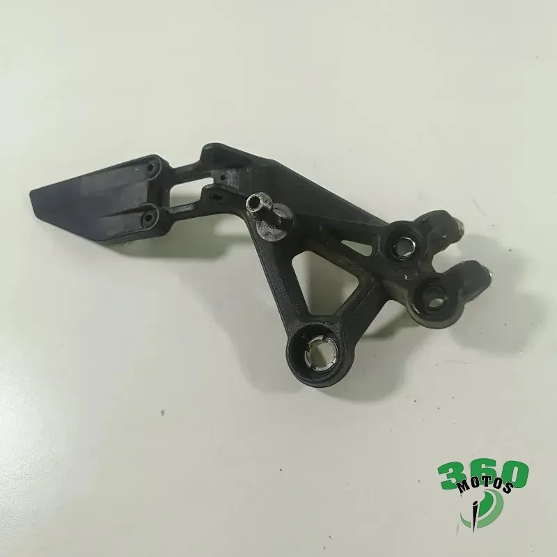 Soporte estribera delantero izquierdo Soporte estribera delantero izquierdo