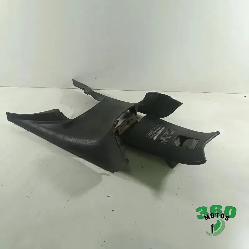 Embellecedor bajo asiento Embellecedor bajo asiento