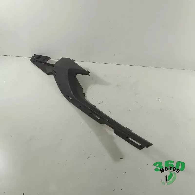 Embellecedor bajo cacha izquierda Embellecedor bajo cacha izquierda