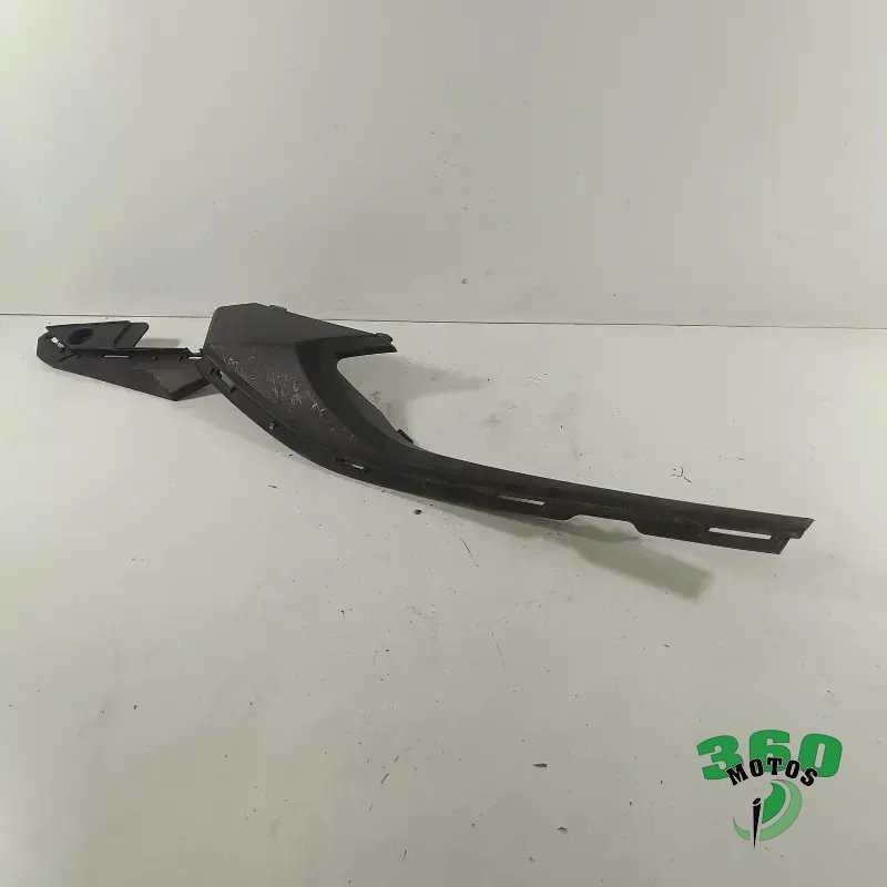 Embellecedor bajo cacha izquierda Embellecedor bajo cacha izquierda
