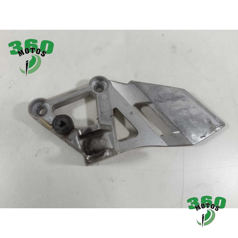 Soporte estribera delantero izquierdo