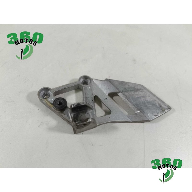 Soporte estribera delantero izquierdo