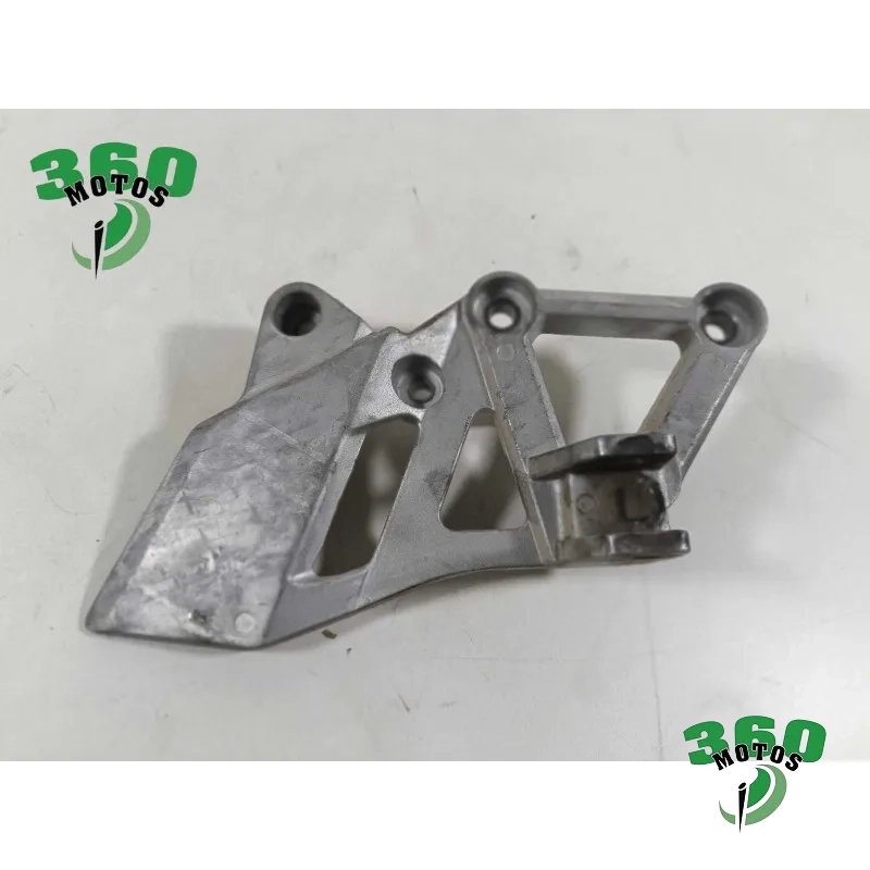 Soporte estribera delantero derecho Soporte estribera delantero derecho
