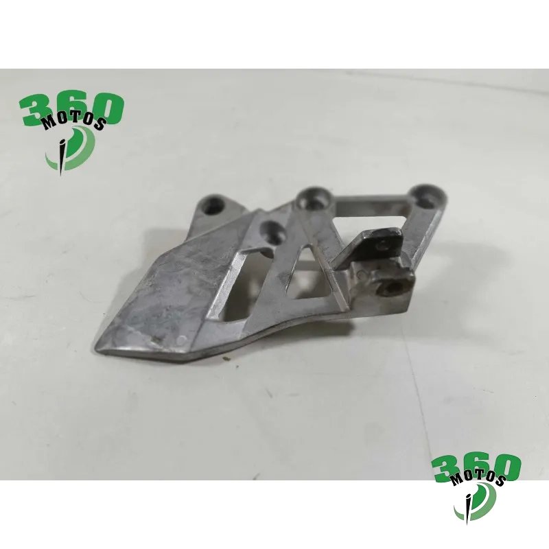 Soporte estribera delantero derecho Soporte estribera delantero derecho