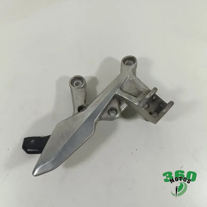 Soporte estribera delantero derecho