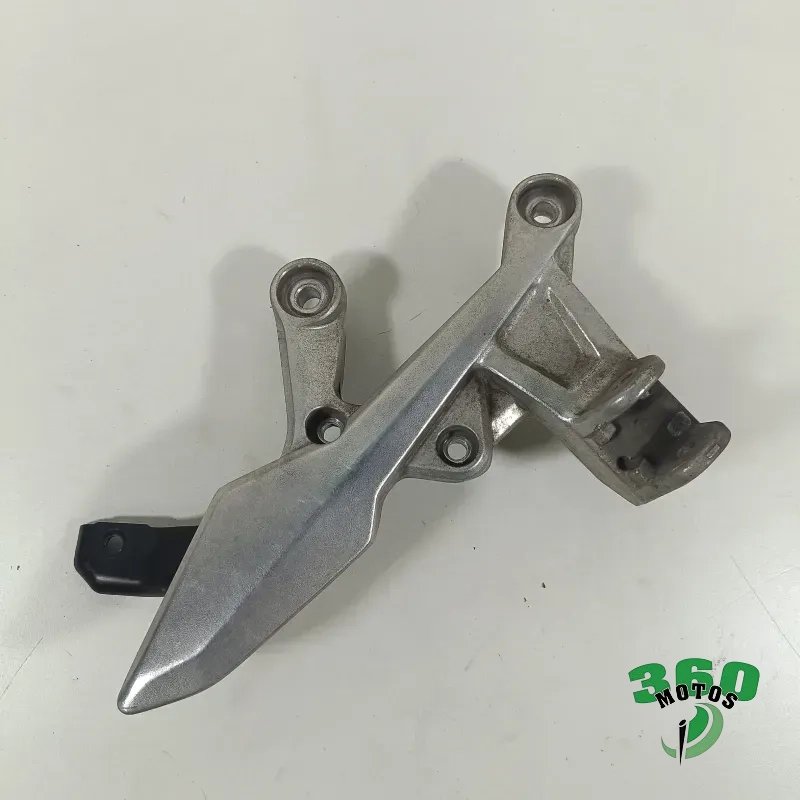 Soporte estribera delantero derecho